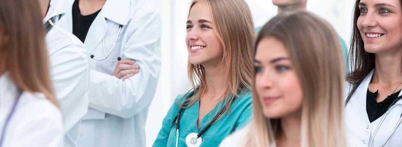 Ubezpieczenia dla studentów pielęgniarstwa – ubezpieczenie NNW i OC dla uczniów szkół wyższych medycznych