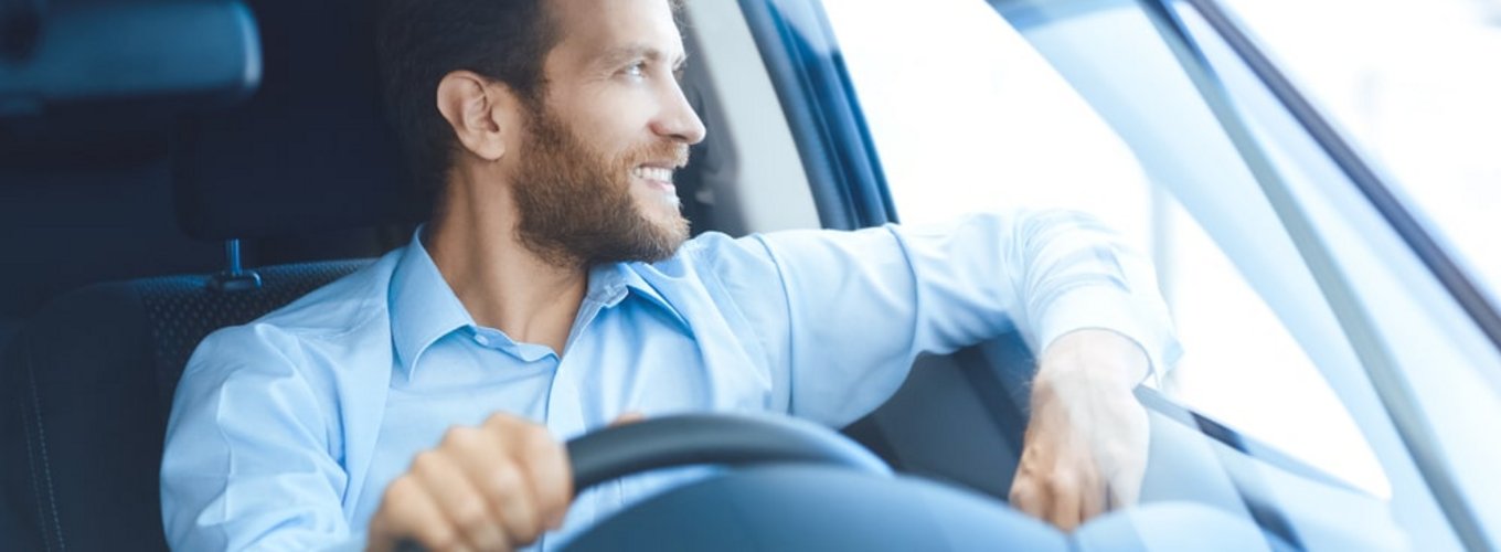 Jadący mężczyzna ubezpieczonym pojazdem
