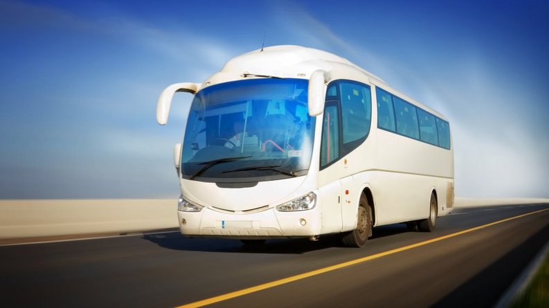 Jadący autobus