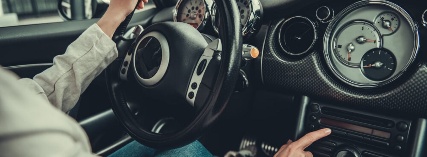 Kierowca w samochodzie