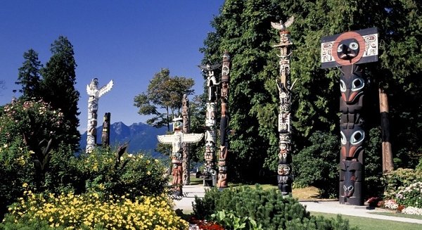 stanley park totem pole vancouver