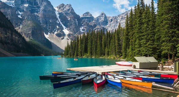 Moraine Lake in Banff National Park, Alberta, Canada