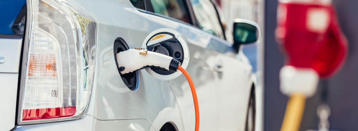 Ile kosztuje ładowanie samochodu elektrycznego? Sprawdź koszt ładowania samochodu elektrycznego w domu i na stacjach