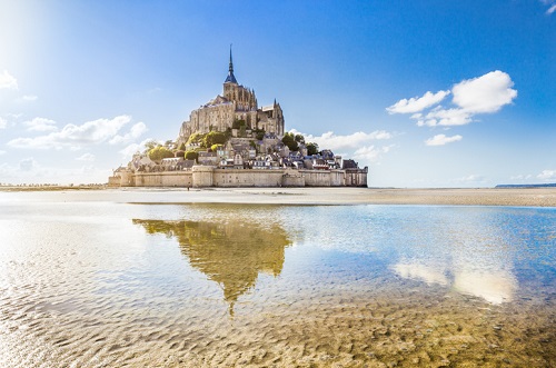 Mont Saint-Michel, Normandy, France Mont Saint-Michel w Normandii, Francja - historyczna wyspa otoczona wodą